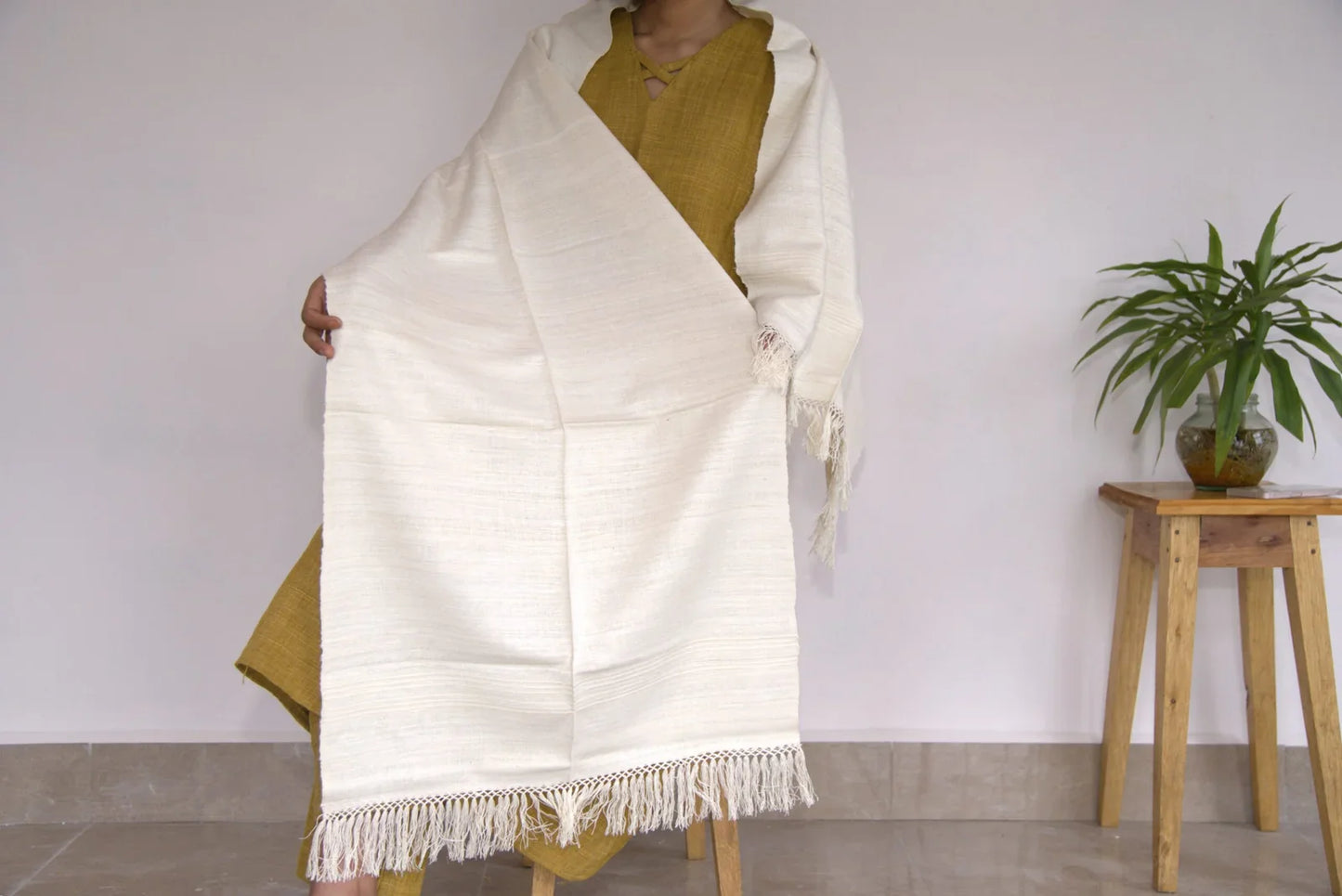 Eri Stole Off white Plain