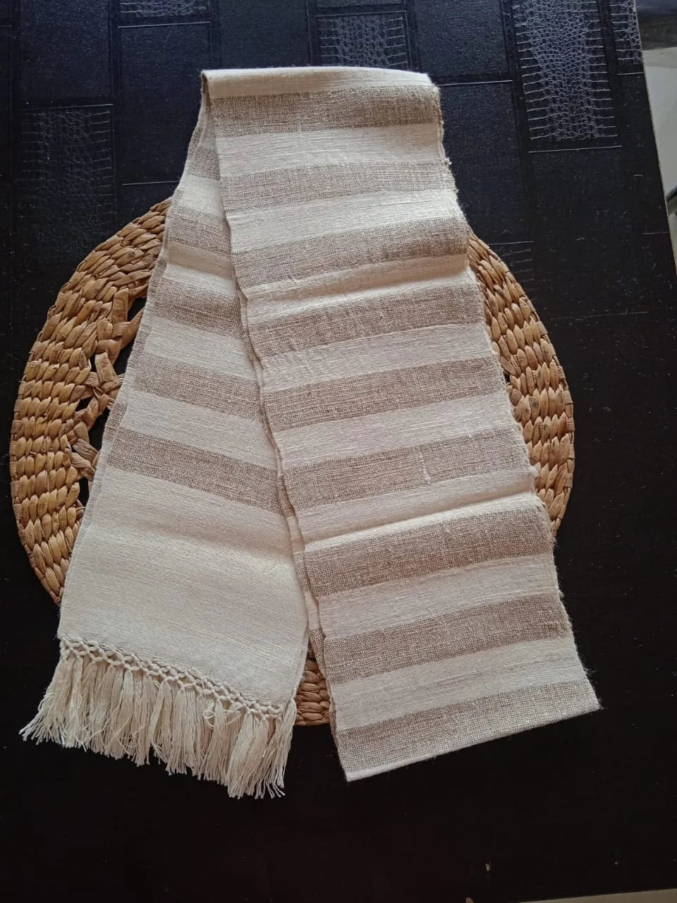 Eri Muffler off white With Full Brown Stripe